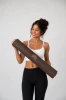 Mata do pilatesu i jogi CHOCOLATE PU MATT z poliuretanu i naturalnego kauczuku – antypoślizgowa mata premium.