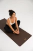 Mata do pilatesu i jogi CHOCOLATE PU MATT z poliuretanu i naturalnego kauczuku – antypoślizgowa mata premium.