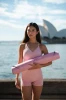 Mata do pilatesu i jogi owalna PINK OVAL z naturalnego kauczuku i mikrofibry – antypoślizgowa mata premium.