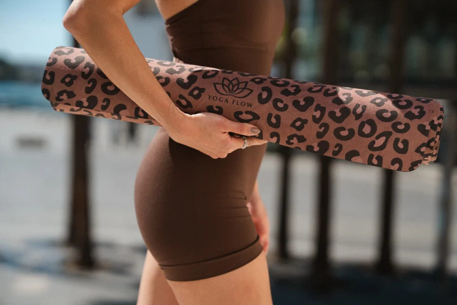 Mata do pilatesu i jogi LEOPARD Coated z naturalnego kauczuku i mikrofibry – antypoślizgowa mata premium.