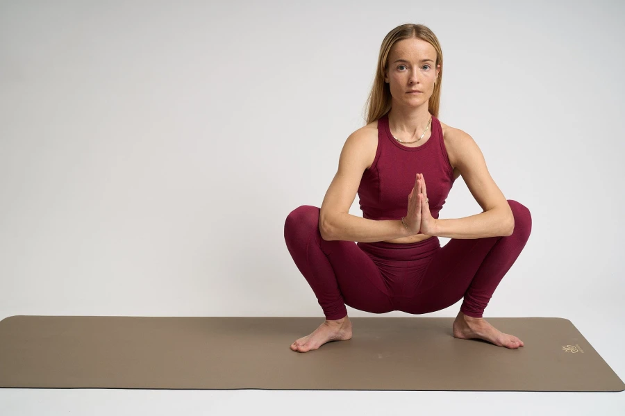 Mata do jogi MOCHA PU MATT 4 mm