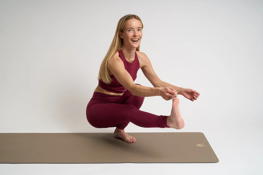 Mata do jogi MOCHA PU MATT 4 mm